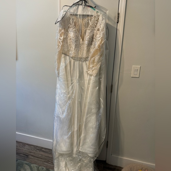 Wedding dress. Size 16W. Upgraded, sewn-in belt. Long sleeve, A-line. Pockets! - Picture 2 of 9